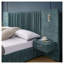 Lit plateforme tapissier très grand en chenille avec tables de chevet intégrées et lampes de lecture réglables, cadre de lit à profil bas plissé - bleu-vert