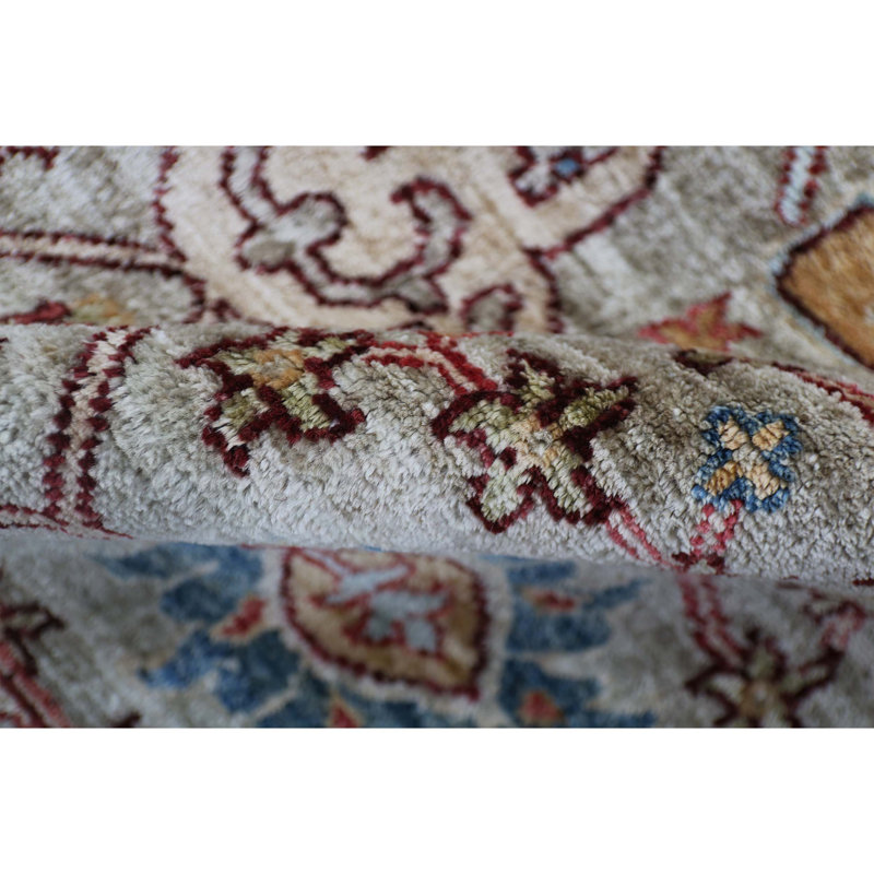 High-Quality Hand-Knotted Ivory And Light Grey Area Rug