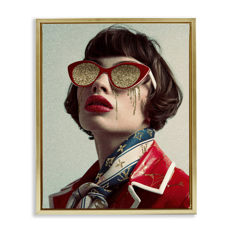  «Retro Woman with Glam Tears», art mural encadré par Svetlana Aleynikova, H 31 po x l 25 po, Cadre flottant métallique doré