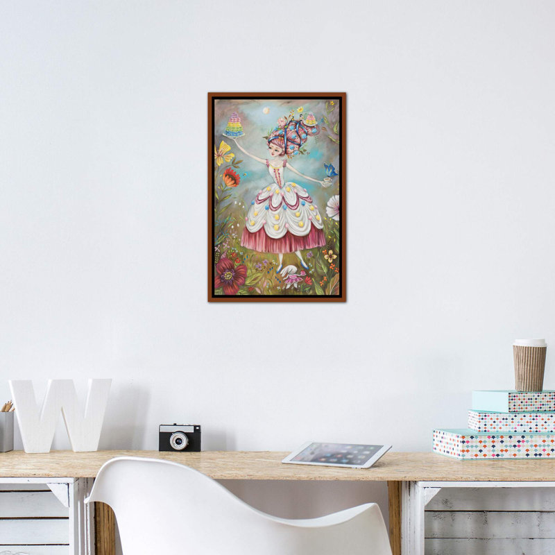 «Queen of Macarons» par Heather Renaux - impression d'art graphique, H 26 po x l 18 po x 1,5 po, Toile avec cadre brun