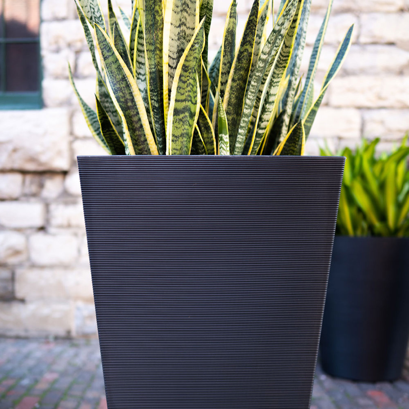 Pro Series 20" Pot Planter, Black