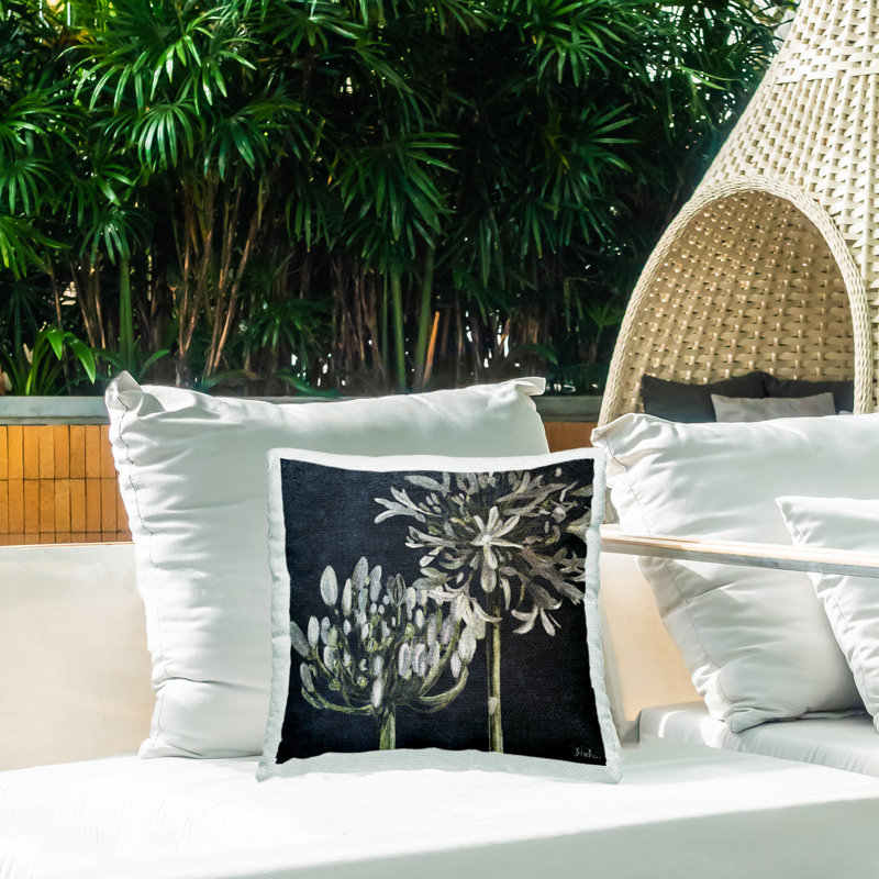 Coussin décoratif d'extérieur imprimé Blooming Herbs par Patricia Pinto