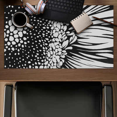 Gerbera flower - 14.00"x24.25" Desk mat