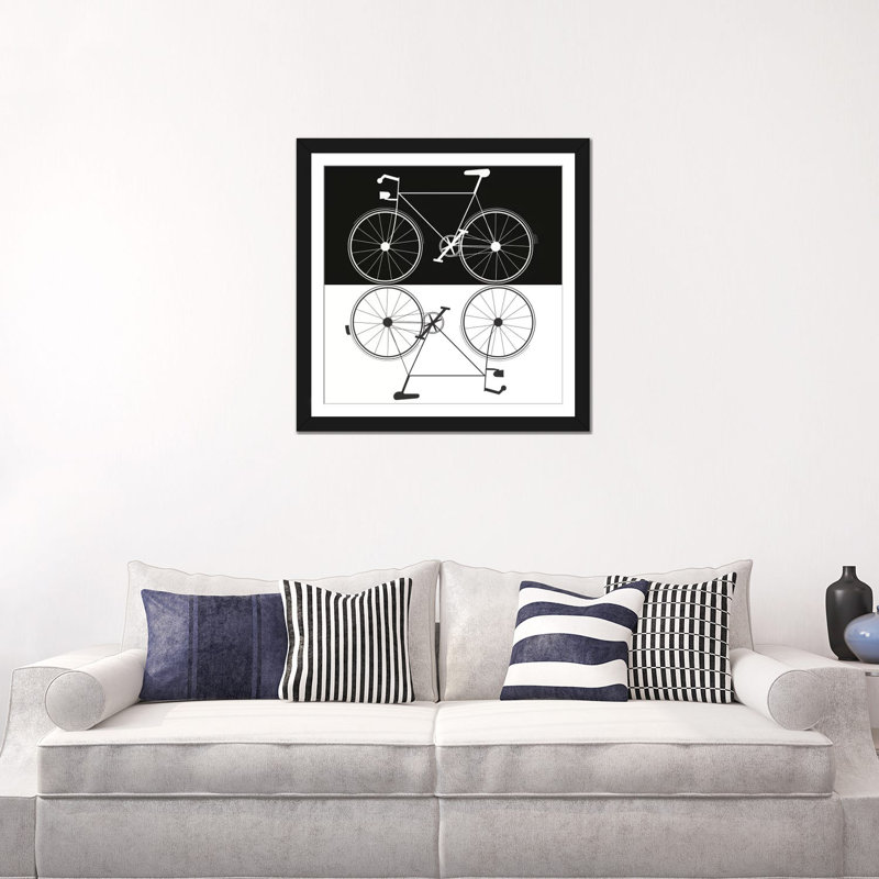«Two Bikes», impression sur toile, Papier avec cadre noir, Blanc, H 24 po x l 24 po x P 1 po