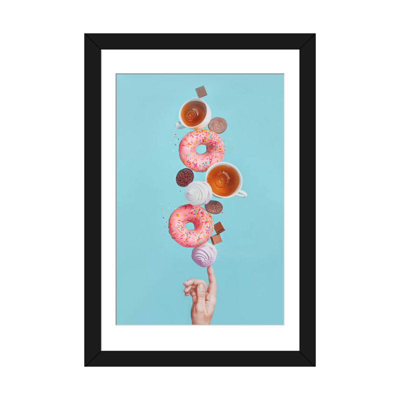 «Weekend Donuts» par Dina Belenko, reproduction sur toile tendue sur châssis, H 32 po x l 24 po x P 1 po, Blanc