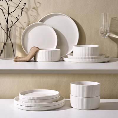 18 Pieces Porcelain Dinnerware Set, White