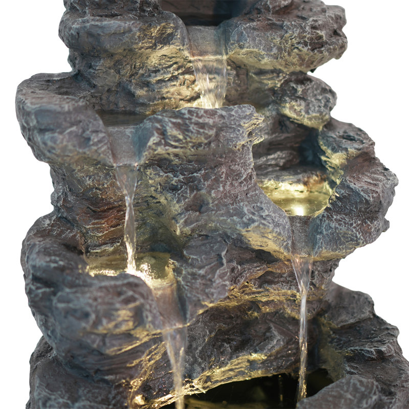 Fontaine haute en béton à 5 niveaux
