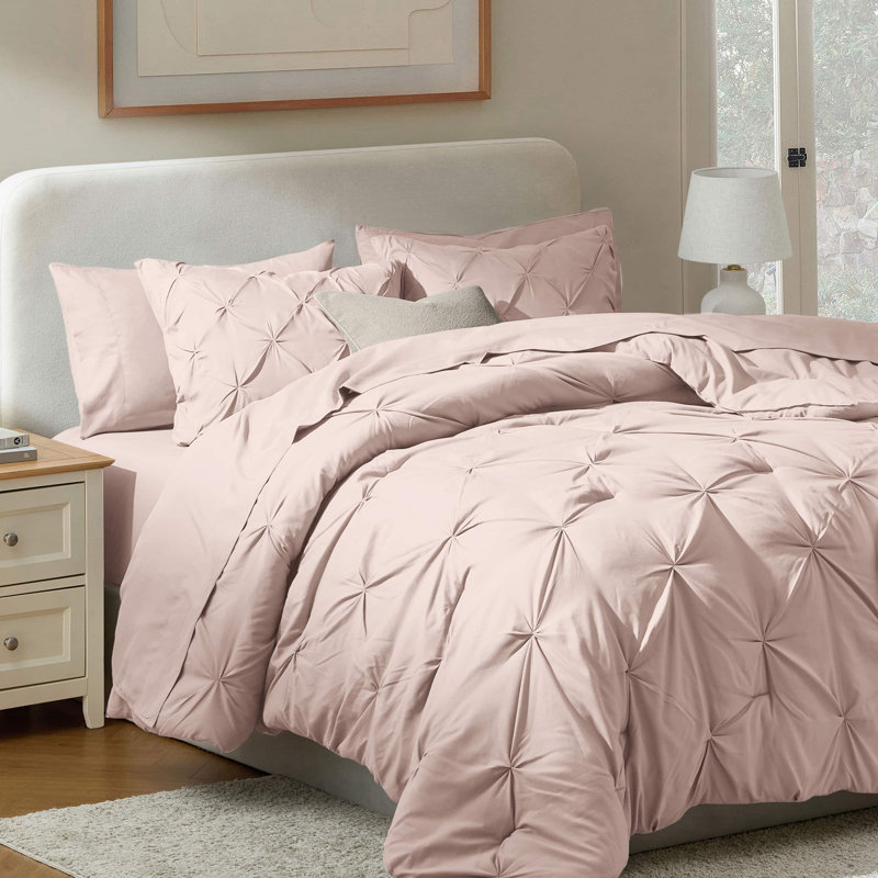 Ensemble d'édredon plissé avec draps Bed-in-a-Bag, Édredon de grande taille et 6 pièces supplément, Pêche / beige