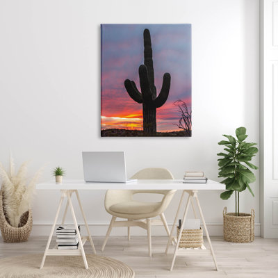 Silhouette de cactus du désert imitant l'art de la giclée par Jeff Poe, photographie