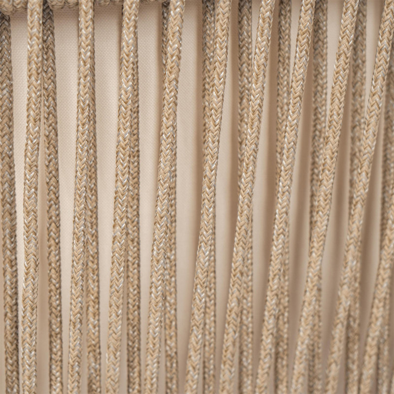 Ensemble de 2 chaises longues d'extérieur avec dossier tissé, structure en bois massif, coussins confortables et accoudoirs courbés pour le patio ou le jardin.