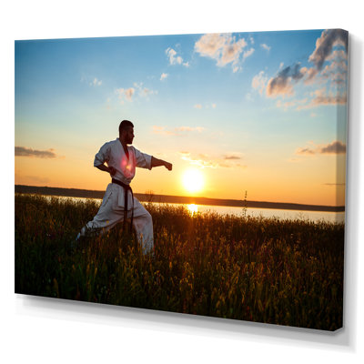 «Man Training Karate In Field At Sunrise», reproduction sur toile