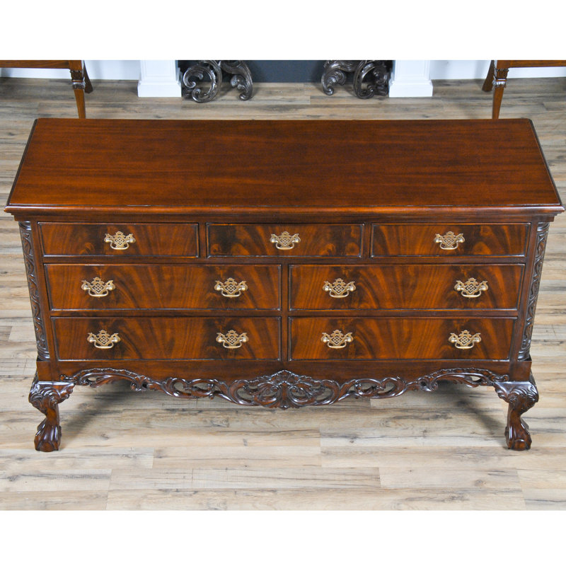 Commode triple boules et griffes en acajou