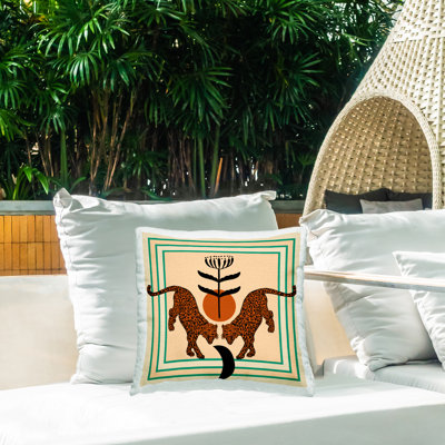 Coussin extérieur symétrique imprimé léopards tropicaux par Melissa Wang