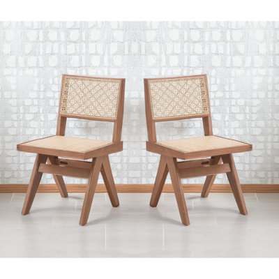 Le style Mid-Century de Casual Casual's comprend 2 chaises d'appoint au fini naturel avec une structure et des pieds de style rustique pour une atmosphère de salle à manger harmonieuse