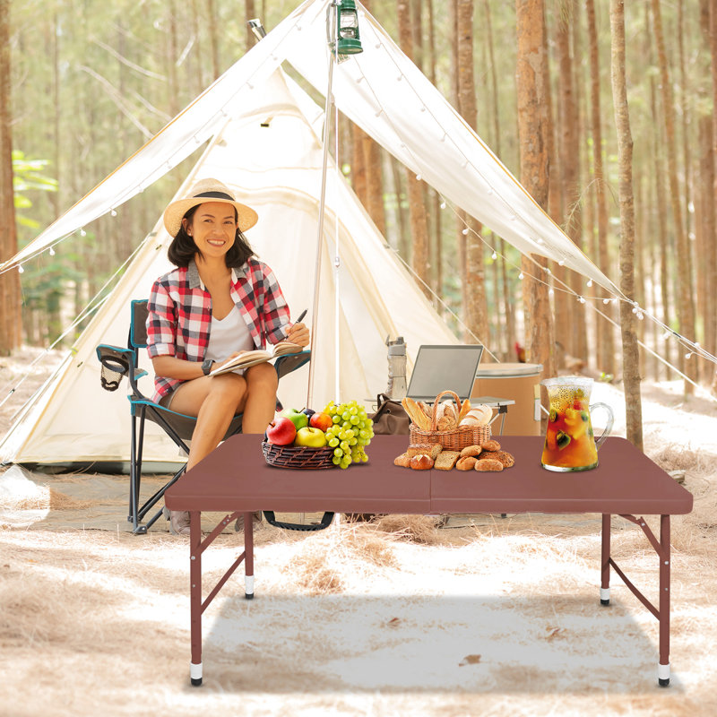 Table pliante brune de 4 pi pour le jardin et les événements extérieurs, surface, structure stable, aucun assemblage de camping à la maison pliable et portable, pieds en caoutchouc antidérapants lisses, facile à nettoyer