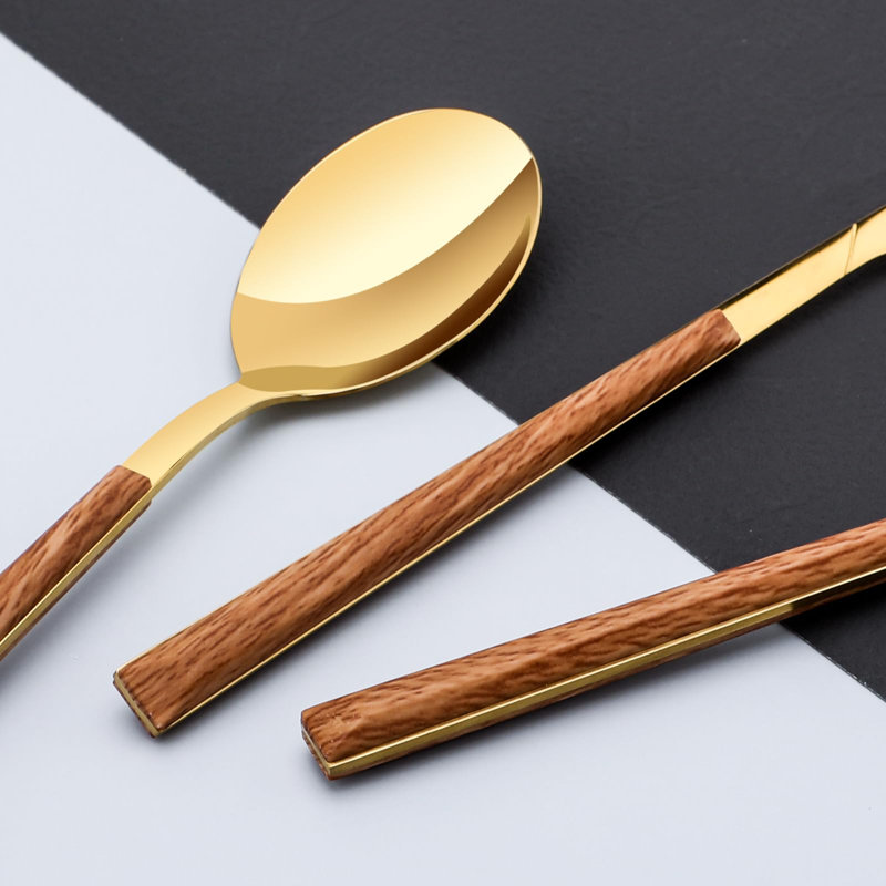 Ensemble de couverts 16 pièces pour 4? Élégant acier inoxydable avec poignées en faux bois, facile à transporter, Doré