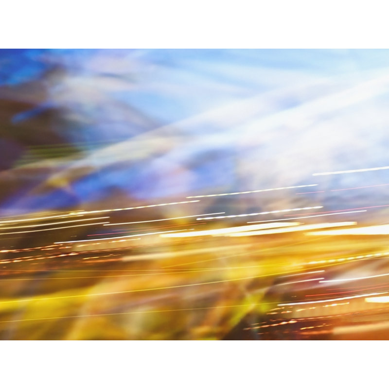 Lighttrails_1885A par Rica Belna - impression, H 25,25 po x l 31,25 po, Papier avec cadre noir, H 19 po x l 25 po