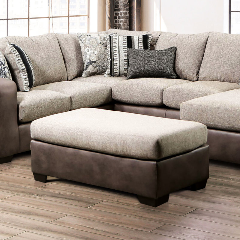 Revêtement contemporain brun et bicolore, pieds fuselés en plastique, assise en microfibre, matériaux de style haut de 17 pouces, L 38 po x l 38 po x H 17 po