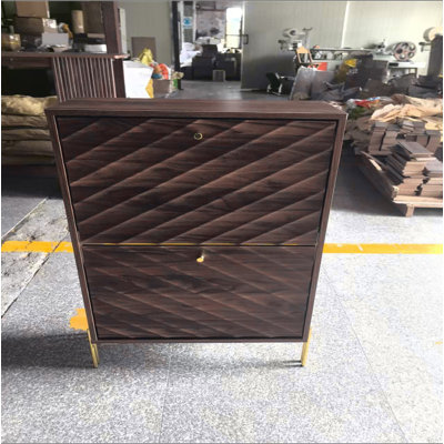 Armoire à chaussures en noyer de 23,6 pouces, armoire à chaussures autoportante moderne de style Mid-Century, organisateur autoportant avec pieds en métal, convient pour l'entrée, le couloir et le vestibule