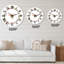 Bee In Wildflowers Wreath - Horloge murale-60327434