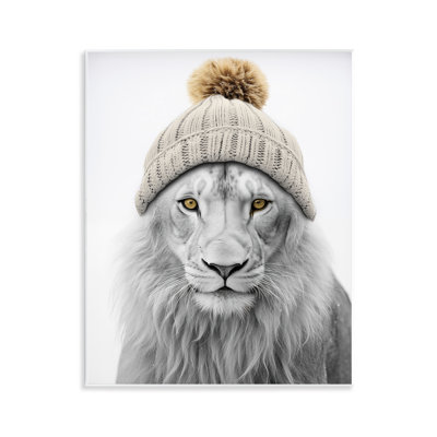 «Lion in Winter Hat» par Sasha