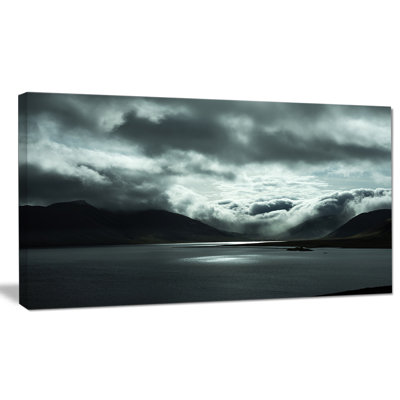 «Stormy Islande in the Summer», reproduction de photo sur toile tendue