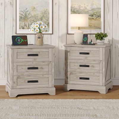 Table de chevet avec station de charge Farmhouse, table de chevet 3 tiroirs, table de bout de 22 po de largeur pour chambre à coucher, salon