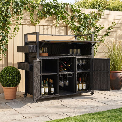 Chariot de barbecue extérieur en osier avec plateau de table à abattants en plastique, roues verrouillables, armoire de rangement, support à vin, supports à épices et porte-verres