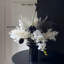 Ornements de fleurs simulées
