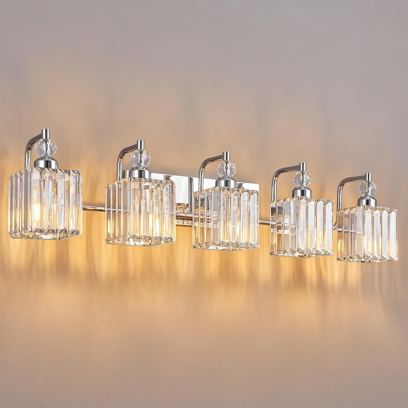 Luminaire de salle de bain moderne à 5 lumières avec abat-jour en cristal et finition chromée, compatible avec les ampoules E26, installation facile pour un éclairage au-dessus d'un miroir
