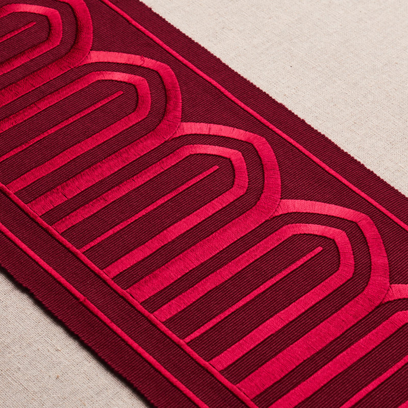 Ruban Schumacher x Miles Redd Arches, Rouge