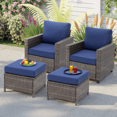 Chaise longue et repose-pieds en osier