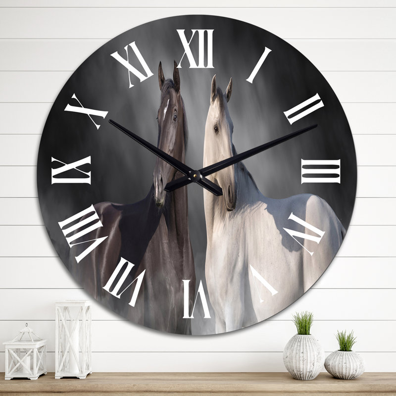 Cheval noir et blanc en gros plan Portrait II - Horloge murale traditionnelle, Grand