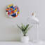 Horloge murale multicolore à motif abstrait en forme de cœur 12 po x 12 po
