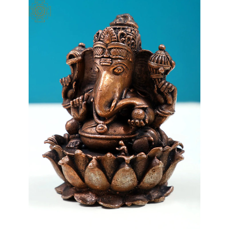 Figurine petit seigneur en cuivre Ganesha sur lotus