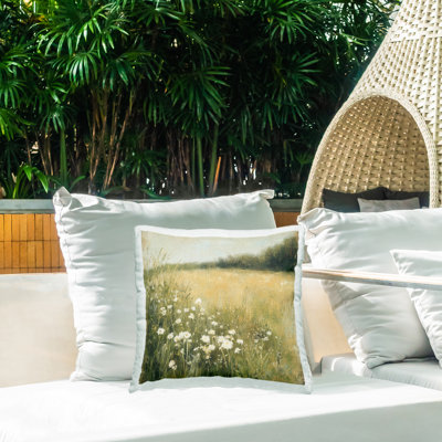 Coussin d'extérieur imprimé Serene Dream par Petal Prints Design