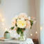 Arrangements floraux mixtes dans un vase-1150141598
