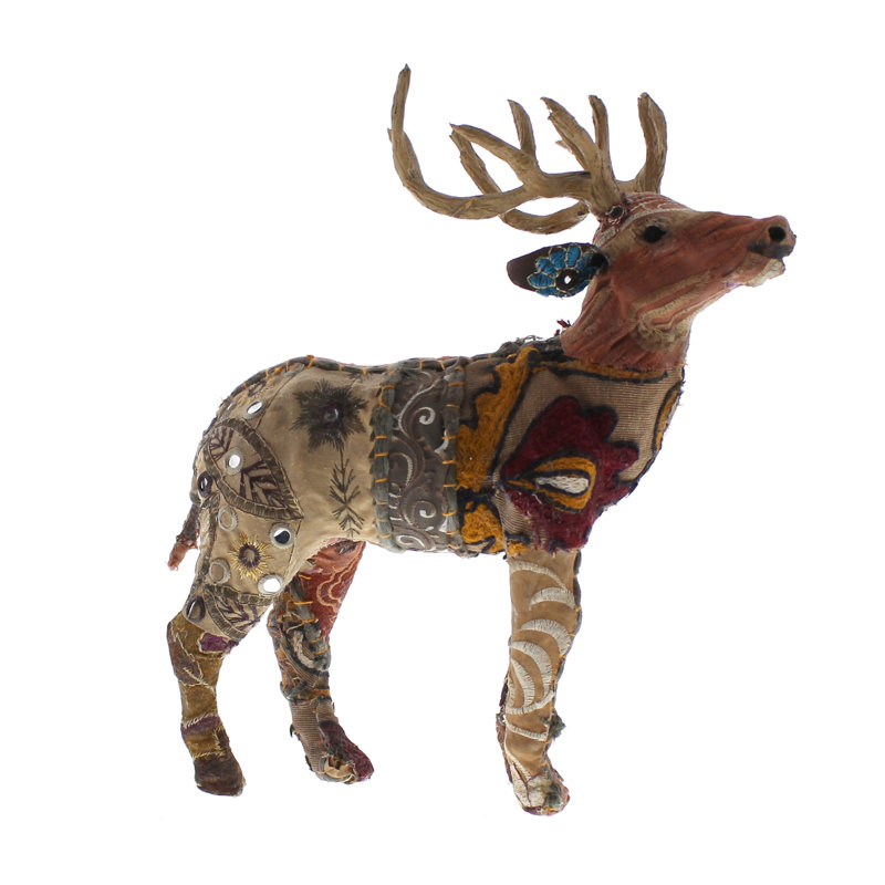 Cerf de forêt debout