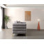 Canapé rembourré luxueux et confortable avec pieds et coussins-356442836