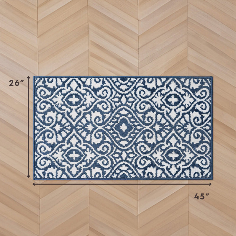 Feya Machine Woven Synthetic Damask Aera Rug in Blue/White, Rectangle 2'2" x 3'9"