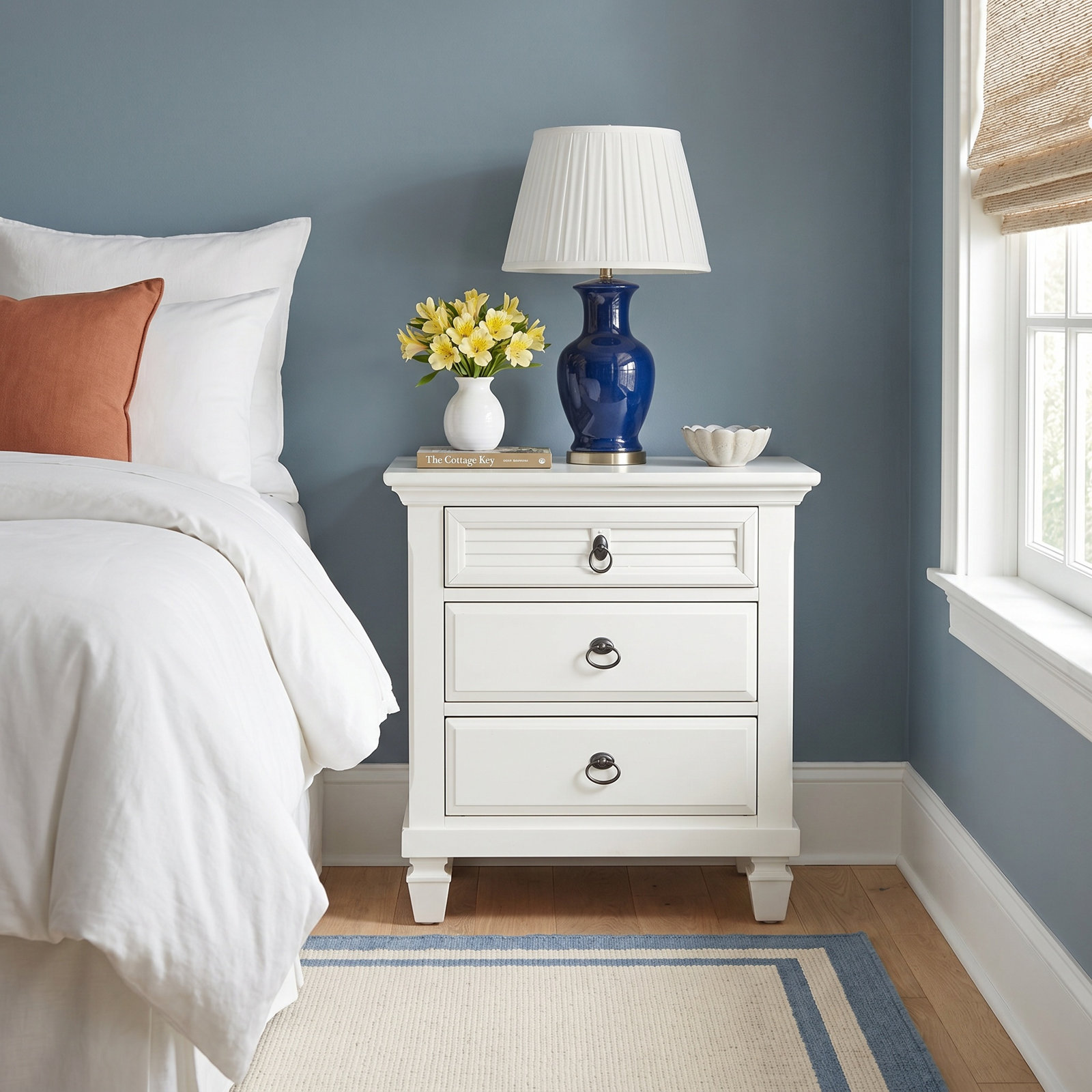 Gleda Pine Nightstand