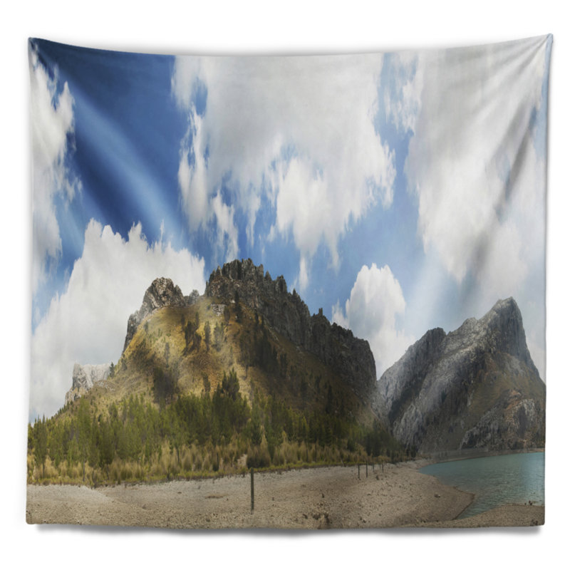 Paysage, lac et nuages, tapisserie panoramique, H 32 po x l 39 po
