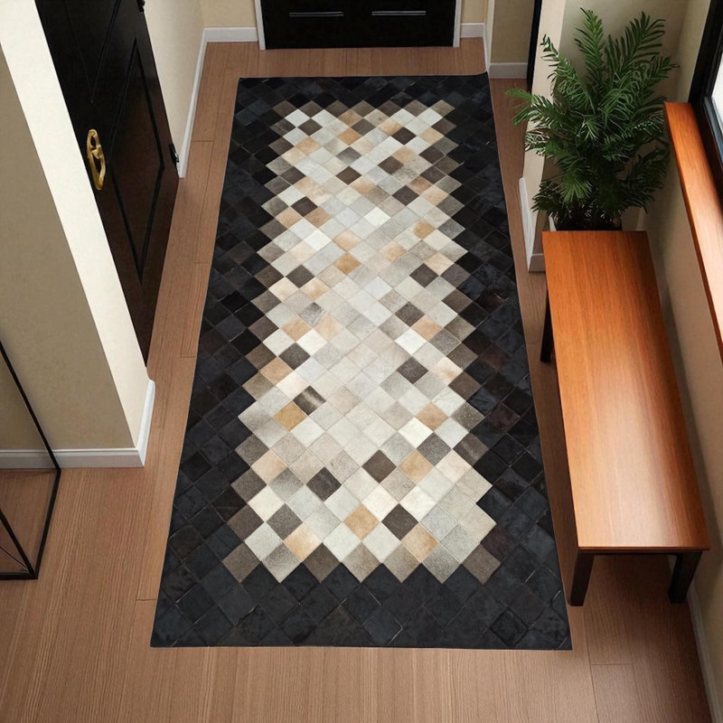 Tapis en cuir de vache à bordure noire, tapis en cuir patchwork à motif de losanges, tapis en cuir de vache naturel, tapis de couloir rectangulaire fait à la main_8,83 po x 12 pi
