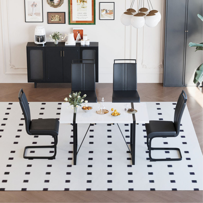 Ensemble de table de salle à manger en bois aggloméré rectangulaire blanc de 55 po et 4 chaises sans accoudoirs, ensemble de chaises de cuisine en métal noir