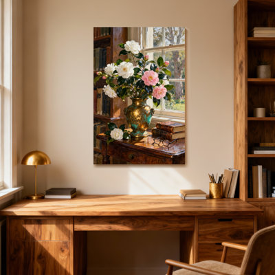 Arrangement floral de plantes et fleurs sur un bureau en bois avec livres et verres