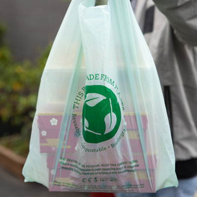 Restaurantware-1/6 Size Grocery Bags, 100 Durable Plastic Bags - T Shirt Handles, Premium Green Plastic Shopping Bag, BPI-Certified, For Retail And Groceries