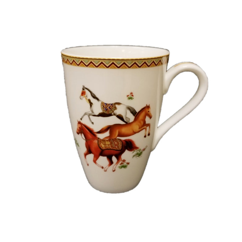 Tasse à chevaux en selles décoratives
