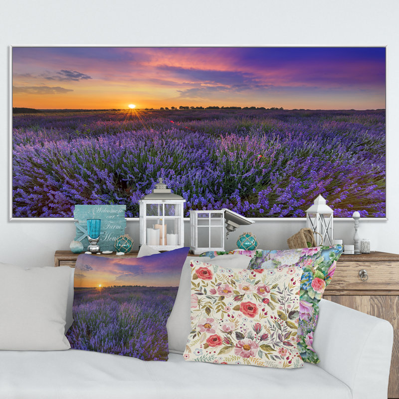 Lavender Field Sunset Landscape II - photographie sur toile, Cadre blanc, H 28 po x l 60 po x P 1,5 po