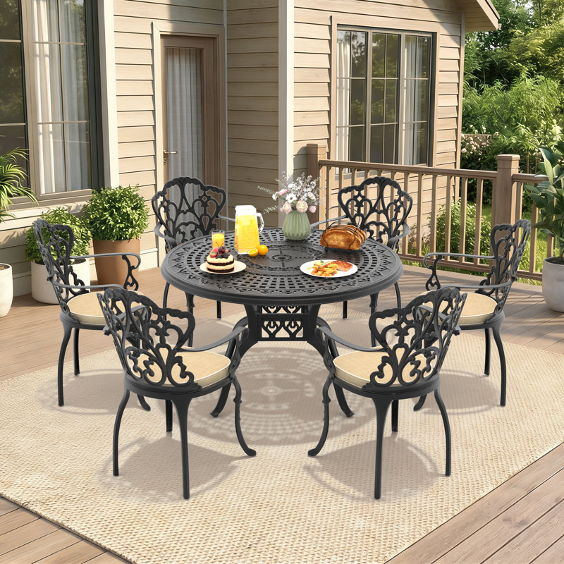 Ensemble de salle à manger de patio 7 pièces, table ronde de 47,24 po avec trou pour parasol et 6 fauteuils avec coussins beiges