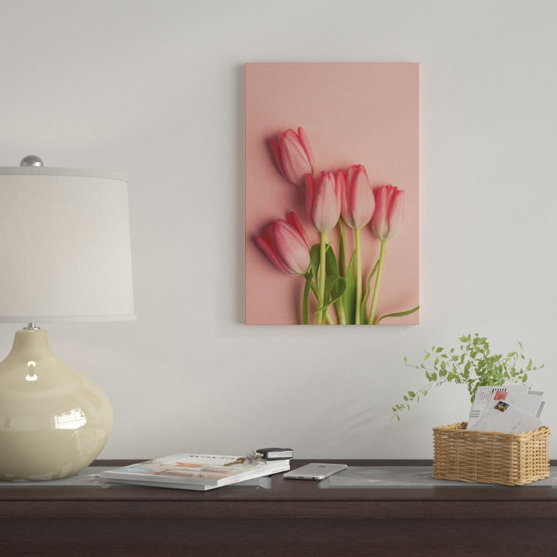 «Pink Tulips on Pink» par Olivia Joy StClaire - reproduction d'art graphique sur toile, H 18 po x l 12 po x P 1,5 po